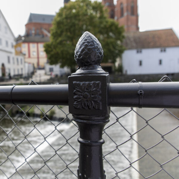 Gjutjärnsstaket Fyrisån från Järn i Offentlig Miljö