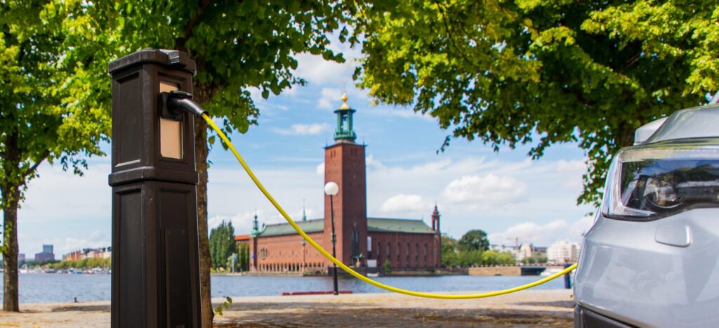 Klassisk laddstolpe från Järn i offentlig Miljö - nyheter