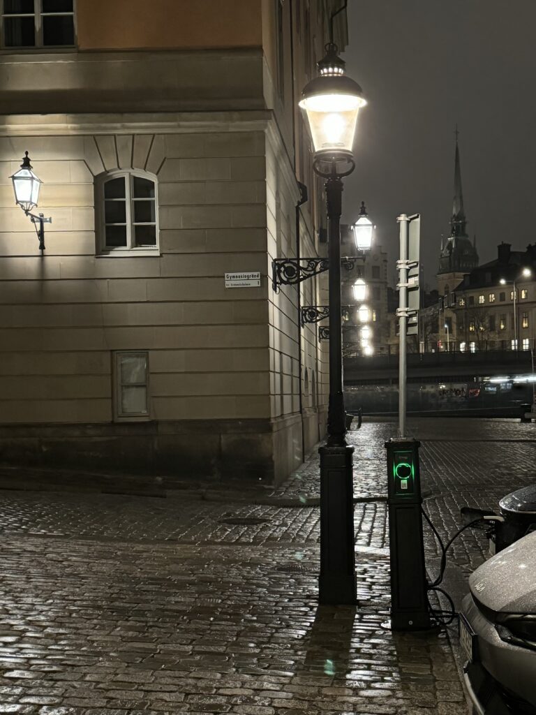 Laddstolpe i gjutjärn