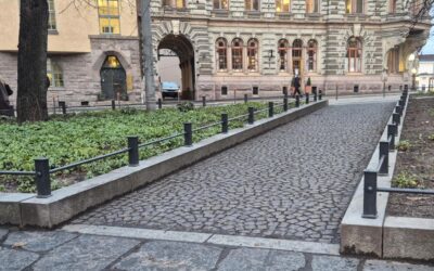 Dianaparken i Helsingfors har planteringsräcken från Järn i Offentlig Miljö