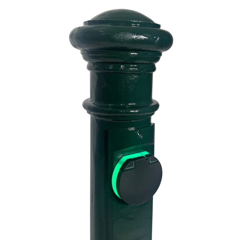 Laddstolpe i gjutjärn i klassisk stil från Järn i Offentlig Miljö